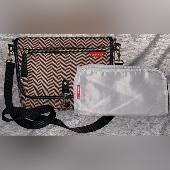 Skip*Hop Brown Zig-Zag Diaper Bag With Changing Pad - Picture 2 of 12